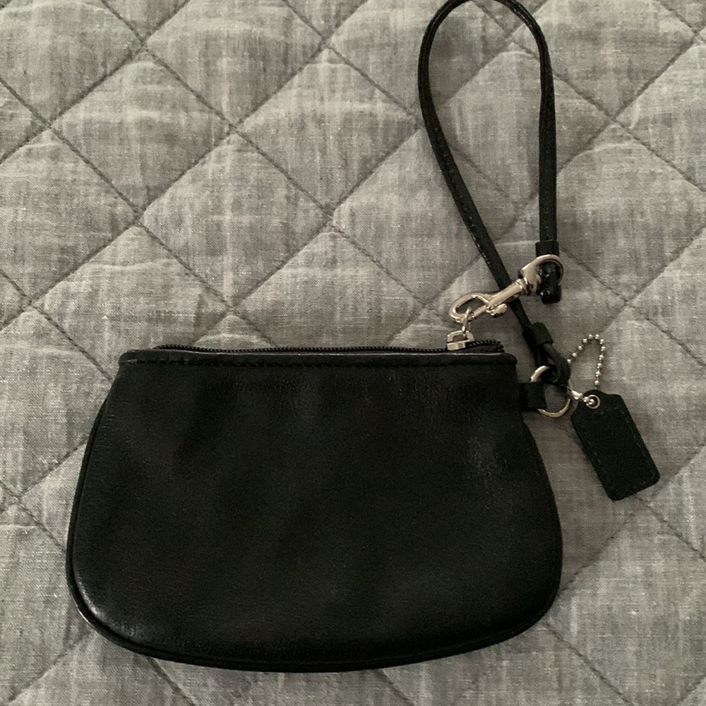 Black leather Coach purse with zipper closure and wristlet strap - Picture 2 of 2